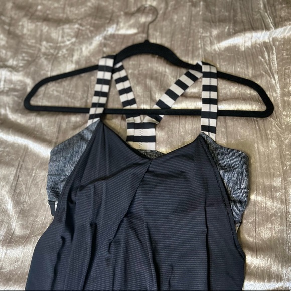 Lululemon Rest Less Tank Size 6
Black Burlap Texture Dune Apex Stripe Dune - Picture 8 of 16